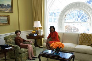 1110whitehouse2 Laura to Michelle